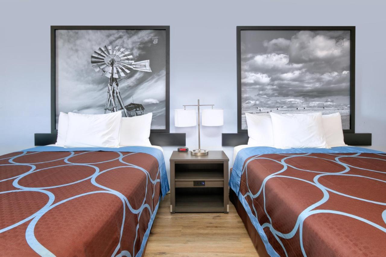 Super 8 By Wyndham Victoria - South - Hwy 59 Hotel Luaran gambar