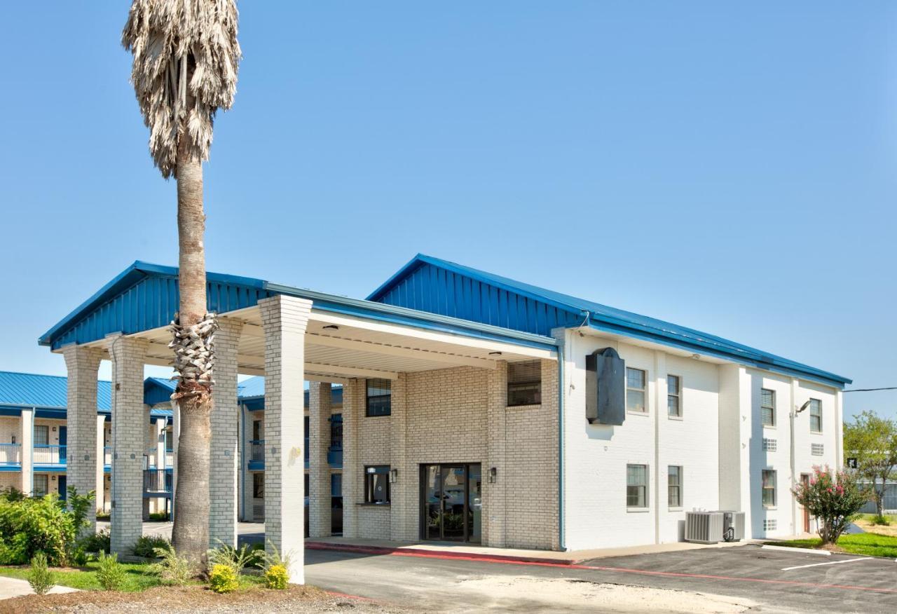Super 8 By Wyndham Victoria - South - Hwy 59 Hotel Luaran gambar