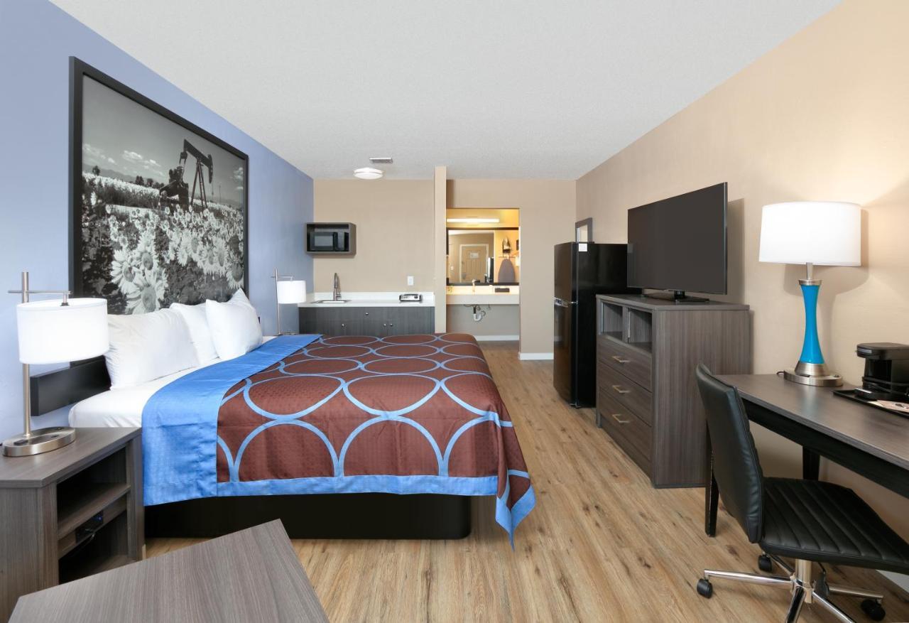 Super 8 By Wyndham Victoria - South - Hwy 59 Hotel Luaran gambar