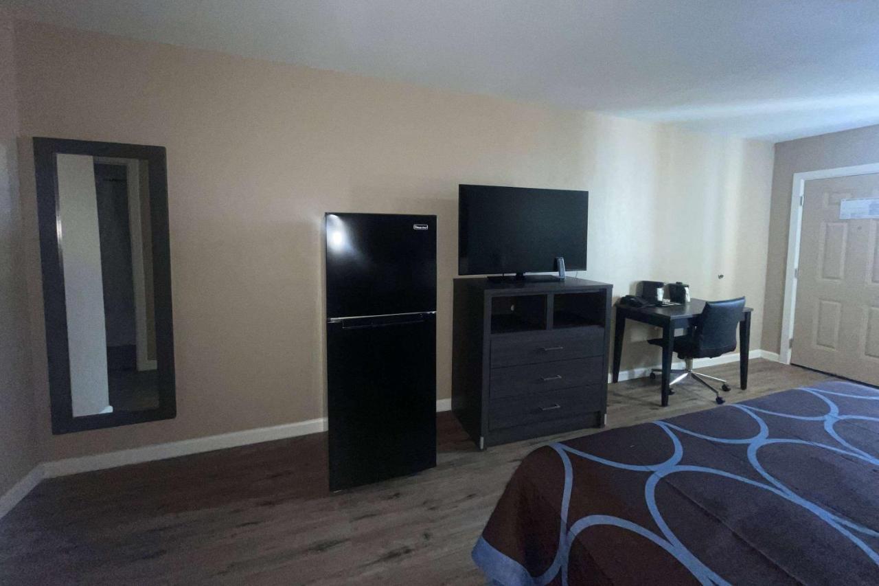 Super 8 By Wyndham Victoria - South - Hwy 59 Hotel Luaran gambar