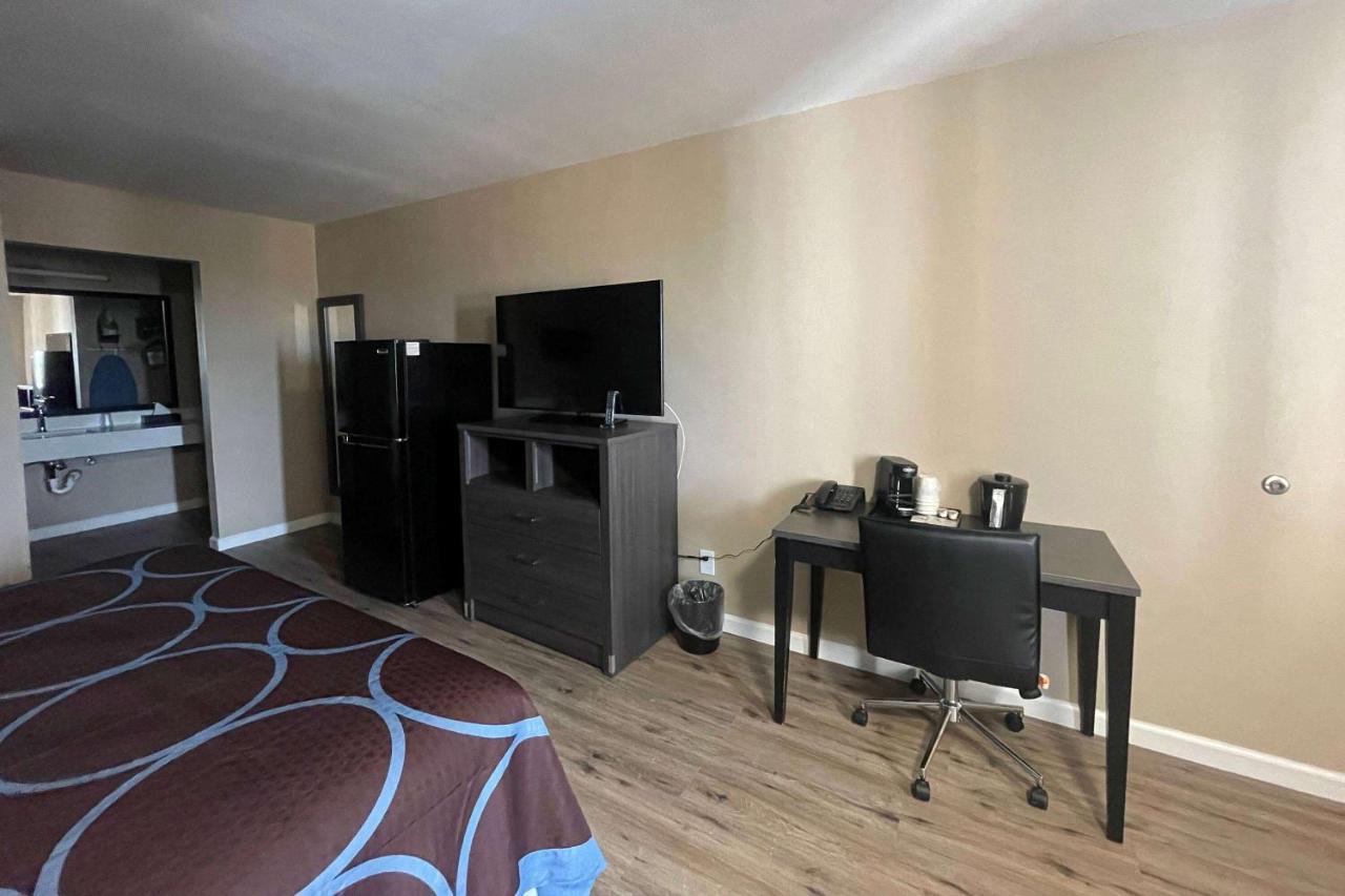 Super 8 By Wyndham Victoria - South - Hwy 59 Hotel Luaran gambar