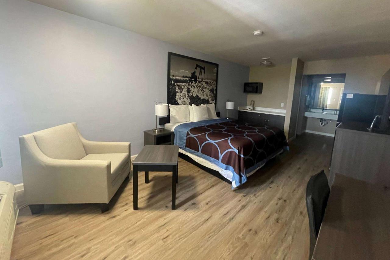 Super 8 By Wyndham Victoria - South - Hwy 59 Hotel Luaran gambar