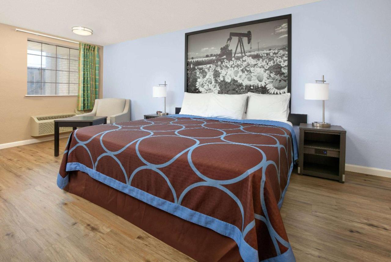 Super 8 By Wyndham Victoria - South - Hwy 59 Hotel Luaran gambar
