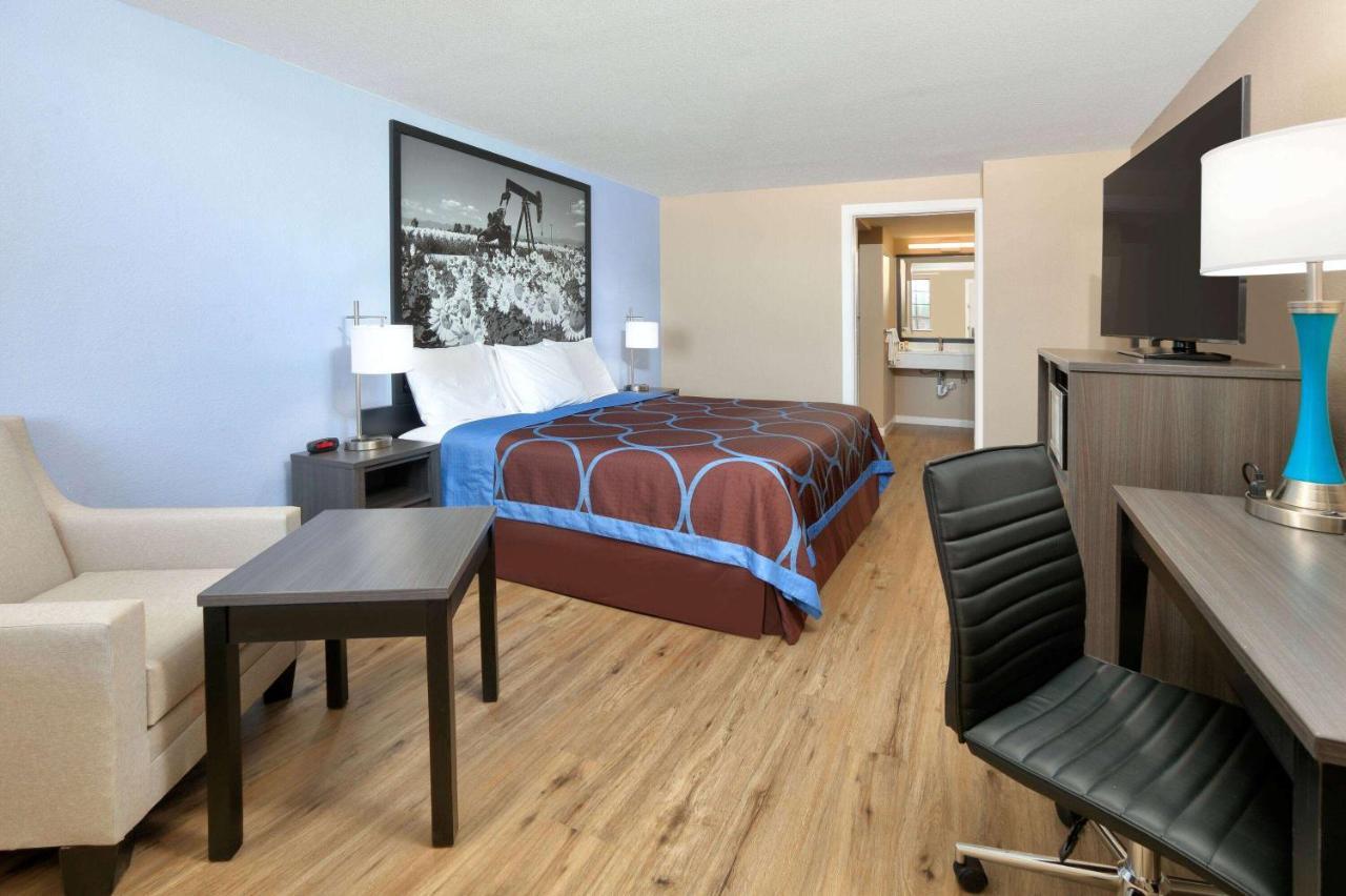 Super 8 By Wyndham Victoria - South - Hwy 59 Hotel Luaran gambar
