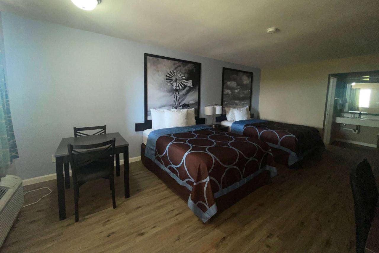 Super 8 By Wyndham Victoria - South - Hwy 59 Hotel Luaran gambar