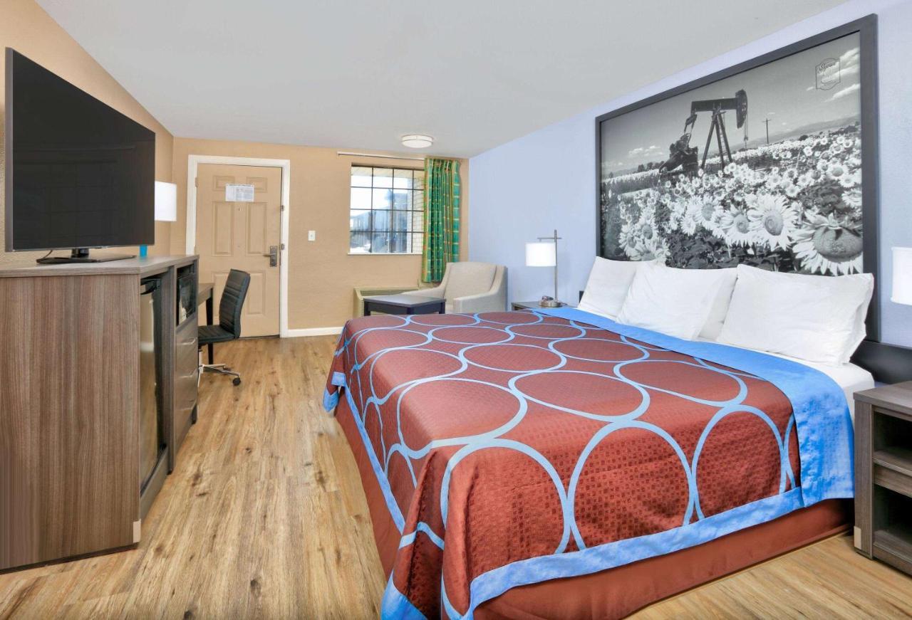 Super 8 By Wyndham Victoria - South - Hwy 59 Hotel Luaran gambar